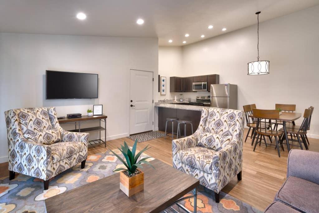 6L Top Floor Redcliff Condo, Pool & Hot Tub Моаб Экстерьер фото